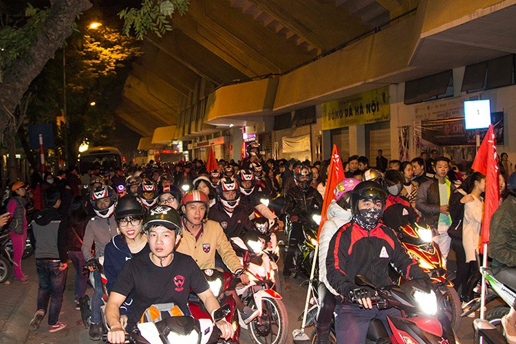 Hon 300 xe Honda Winner 150 dieu hanh tai Ha Noi-Hinh-12